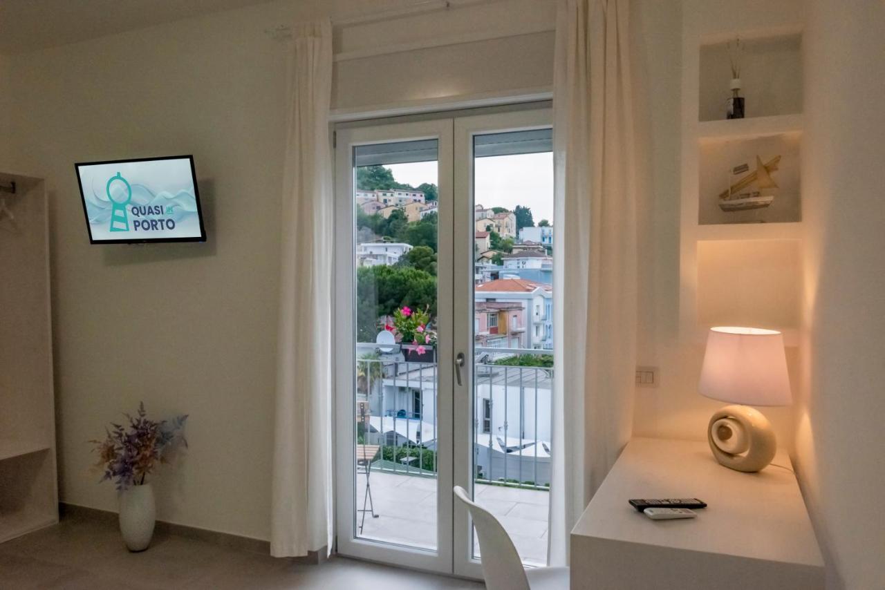 Quasi In Porto Bed and Breakfast Agropoli Exteriör bild